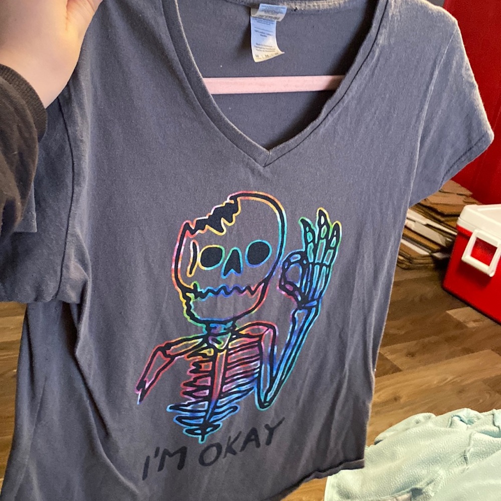gray skull shirt